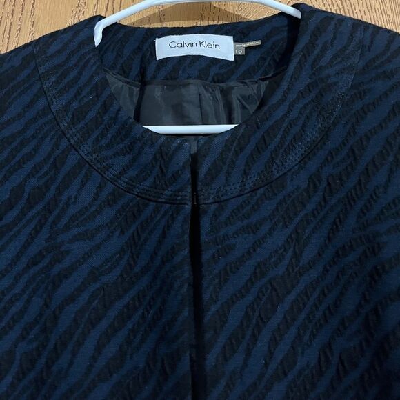 Calvin Klein Women’s Black & Blue Zebra Pattern Print Crop Blazer Jacket Sz-10 - Picture 2 of 6